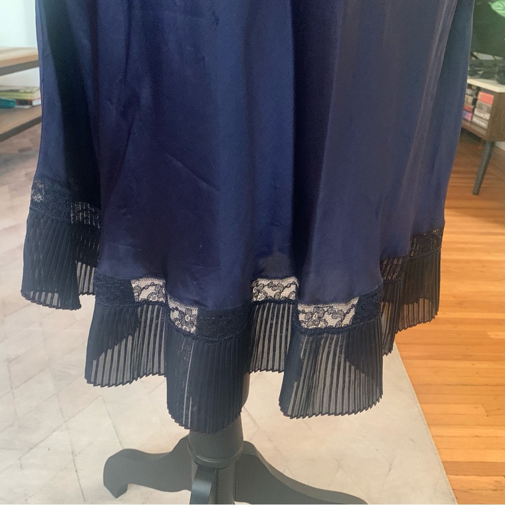 Barbizon Vintage Navy Blue Lace Trim Accordion Pleated Nightgown Slip - Picture 4 of 11